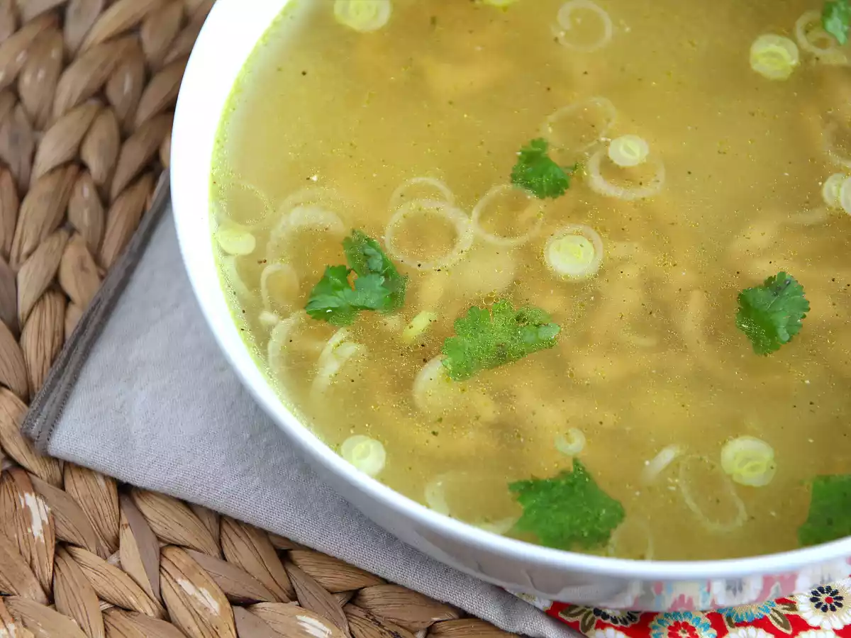 Besonders duftende und wohltuende asiatische Hühnersuppe - foto 3