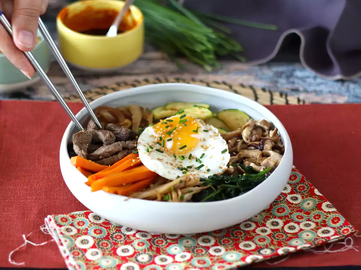 Bibimbap, das traditionelle koreanische Gericht - foto 2
