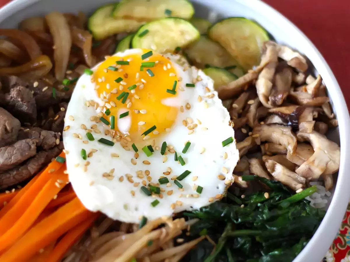 Bibimbap, das traditionelle koreanische Gericht - foto 3