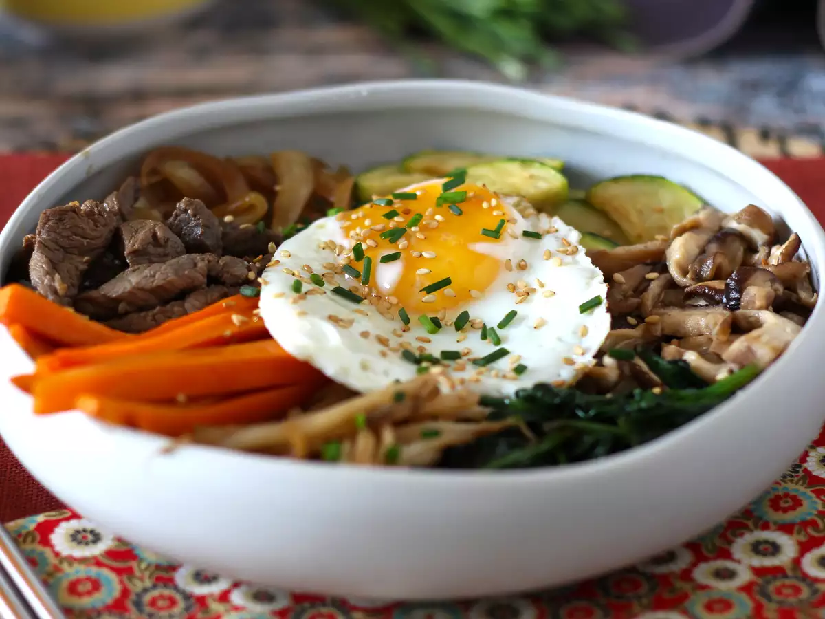 Bibimbap, das traditionelle koreanische Gericht - foto 7