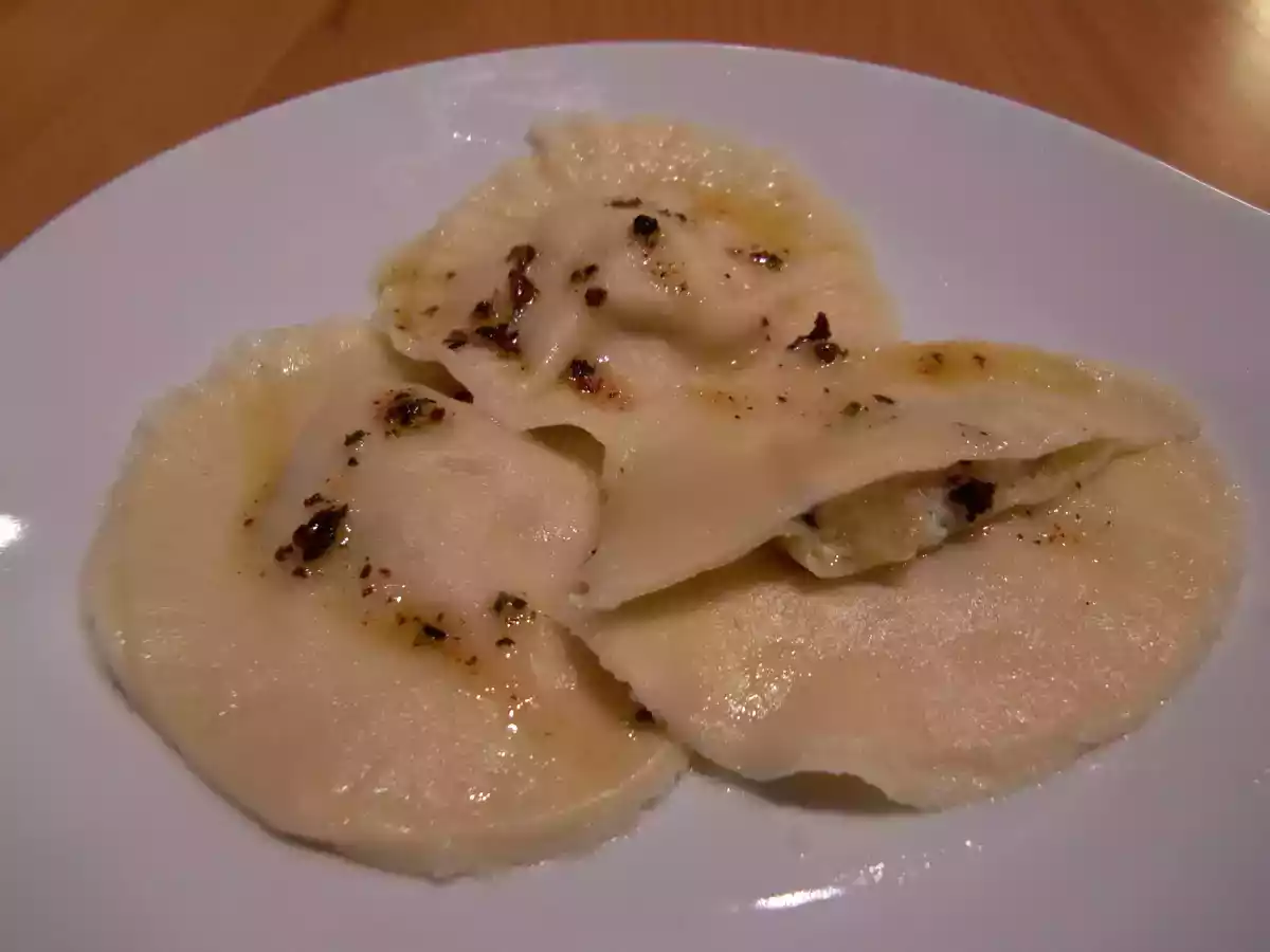 Birnen-Gorgonzola-Ravioli in Salbeibutter