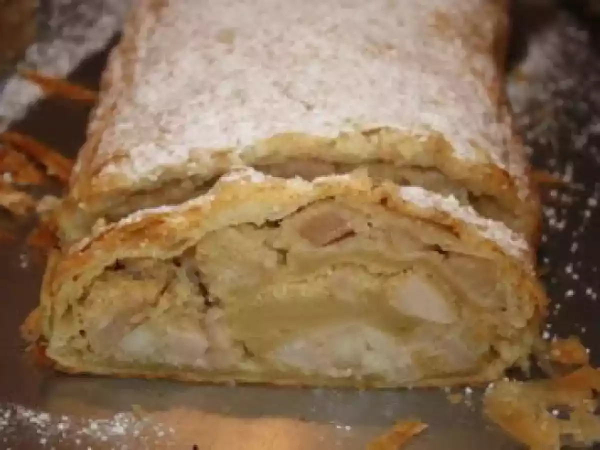 Birnen-Mandelstrudel im Blätterteig