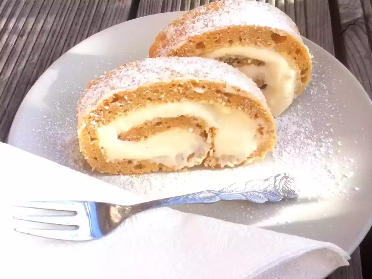Biskuitrolle mit Eierlikör-Mascarponecremefüllung