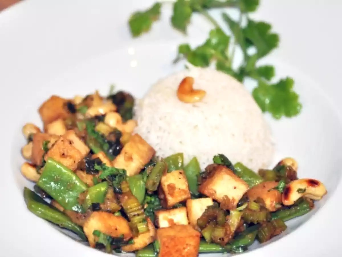 Black Pepper Tofu mit Bohnen und Cashews