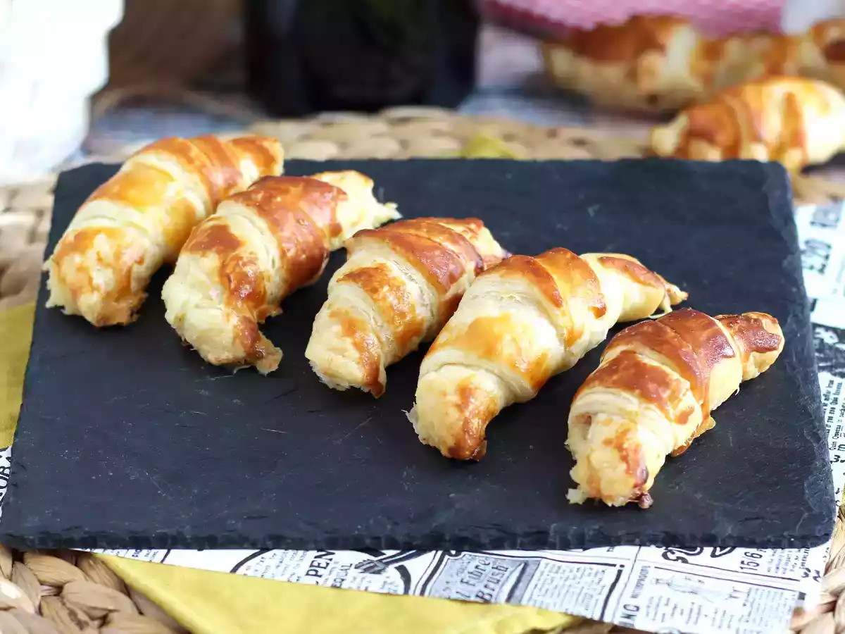 Blätterteig-Croissants mit Béchamel, Schinken und Käse - foto 2