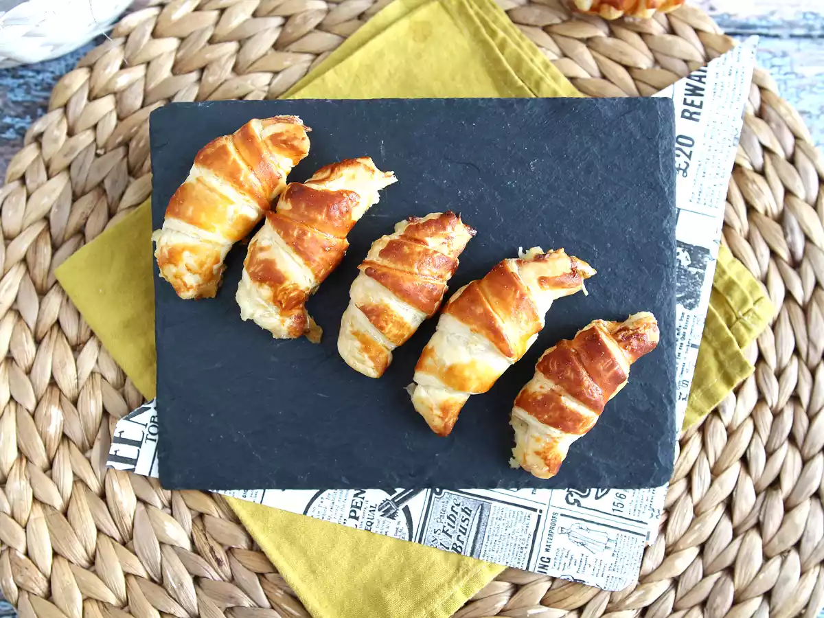 Blätterteig-Croissants mit Béchamel, Schinken und Käse - foto 6