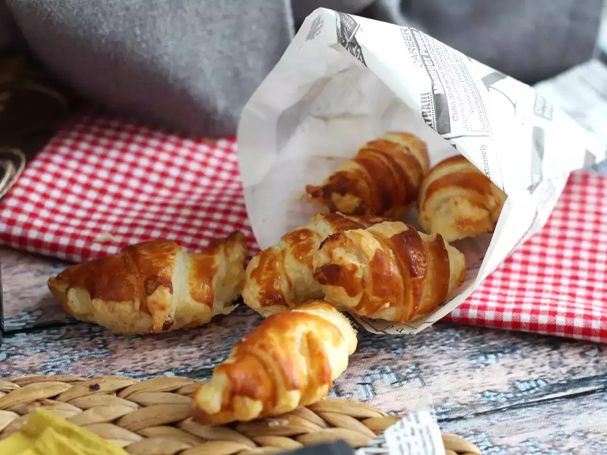 Blätterteig-Croissants mit Béchamelsauce, Schinken und Käse - foto 3