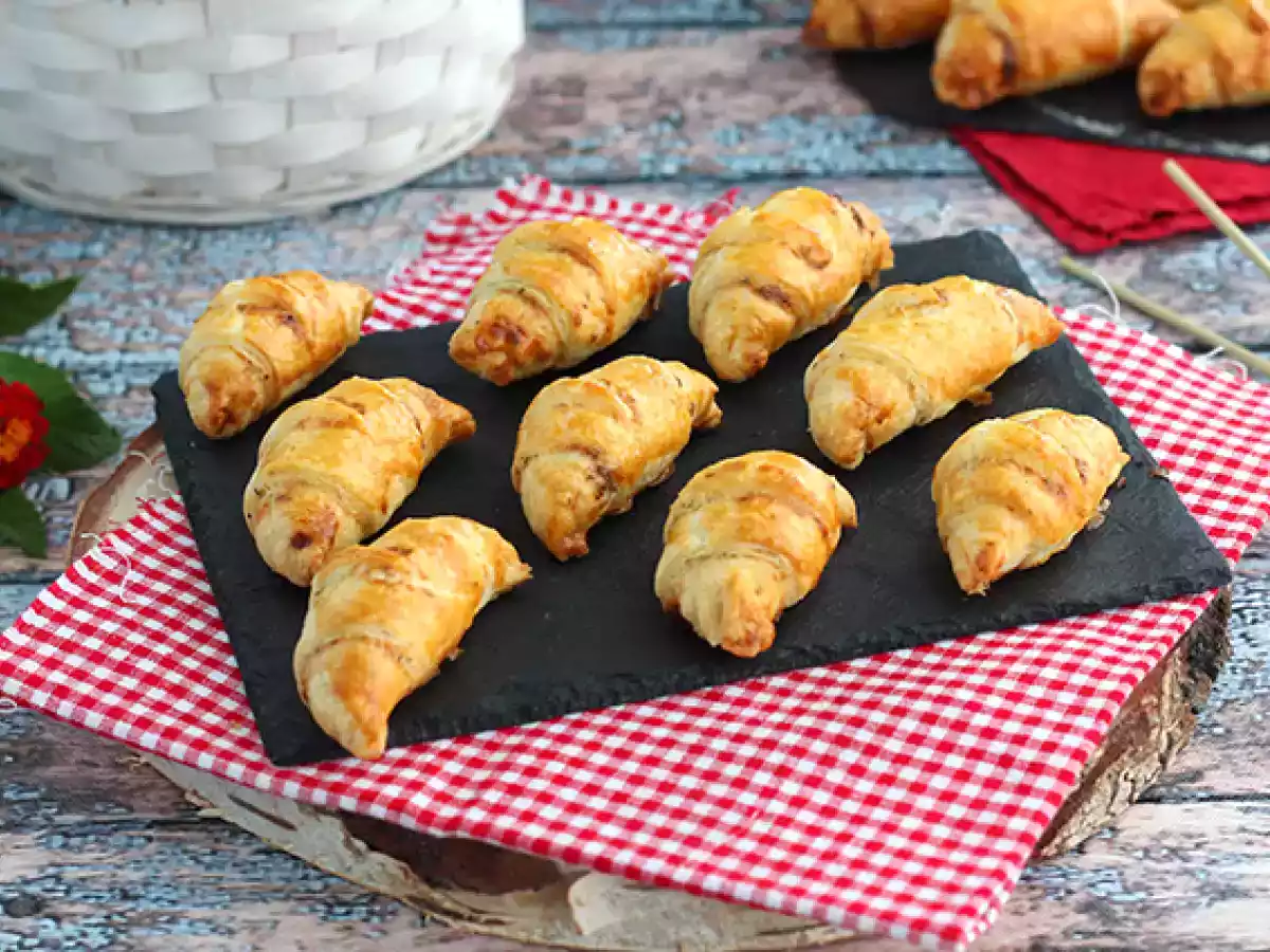 Blätterteigcroissants mit Schinken und Frischkäse - foto 2