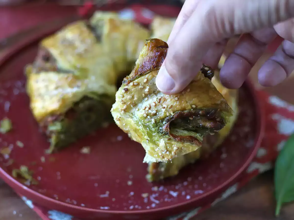 Blätterteigkranz mit Pesto, Mozzarella und getrockneten Tomaten - foto 6