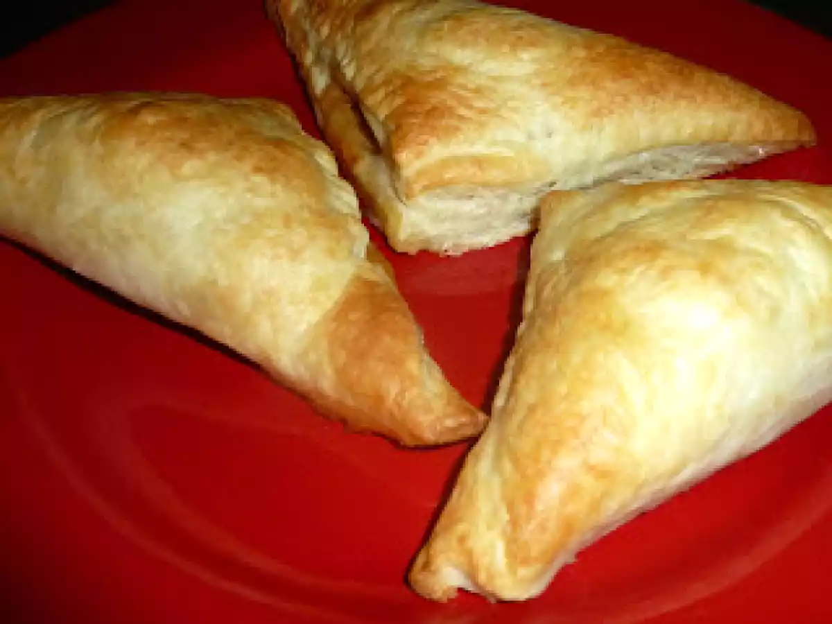 Blätterteigtaschen mit deftiger Hack-Kraut-Füllung