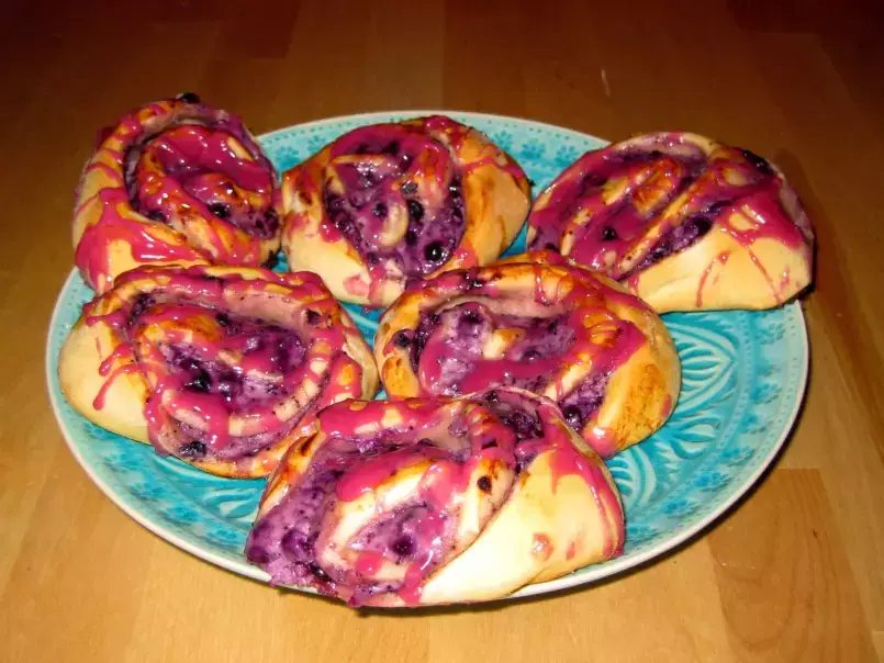 Blueberry Cheesecake Swirls | Blaubeer-Käsekuchen-Schnecken