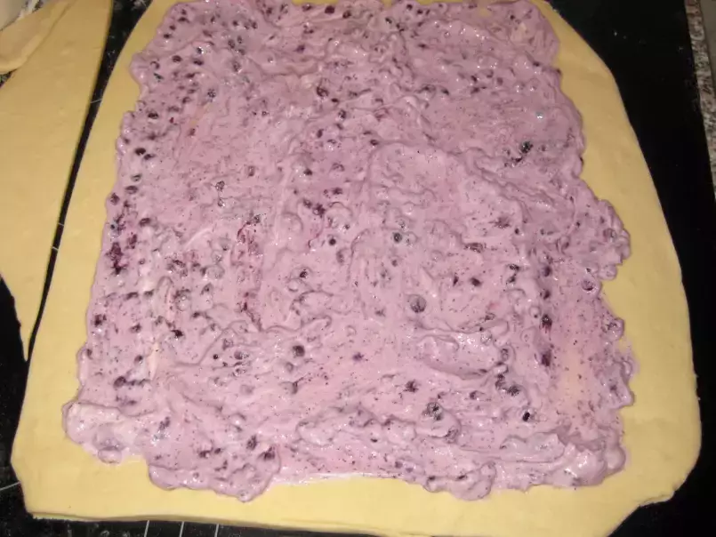 Blueberry Cheesecake Swirls | Blaubeer-Käsekuchen-Schnecken - foto 2