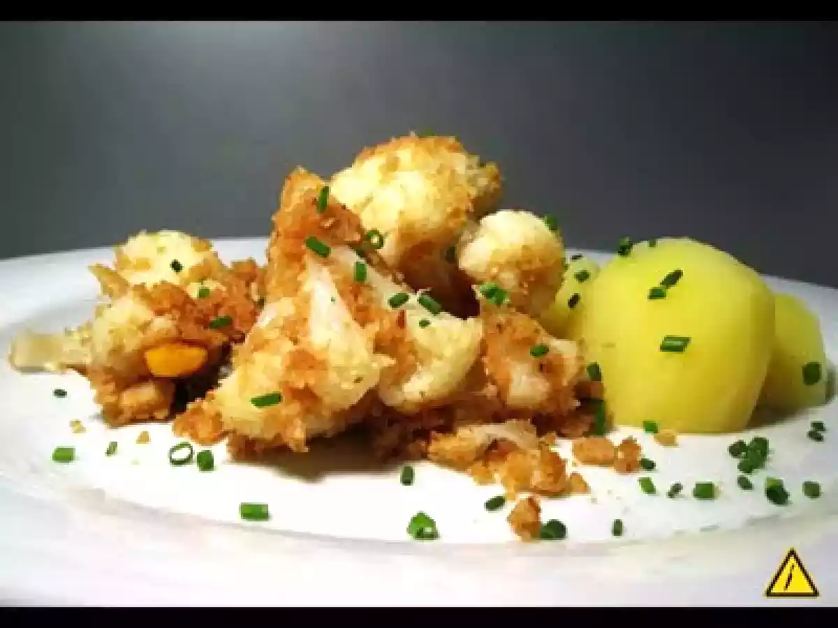 Blumenkohl mit Butterbrösel, Ei und Kapern