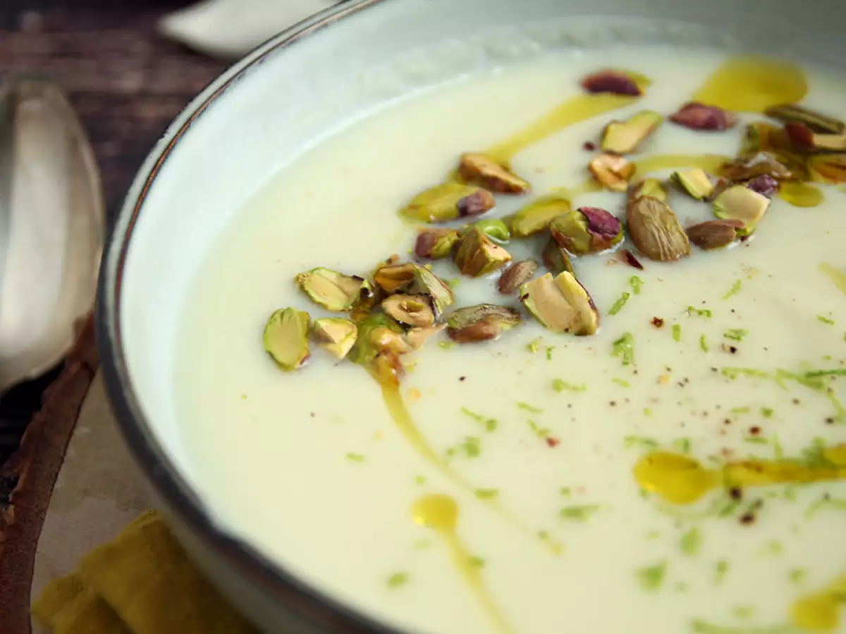 Blumenkohlcreme mit Pistazien