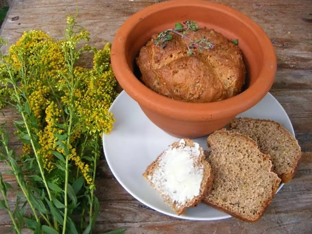 Blumentopfbrot mit Dost und Goldrute