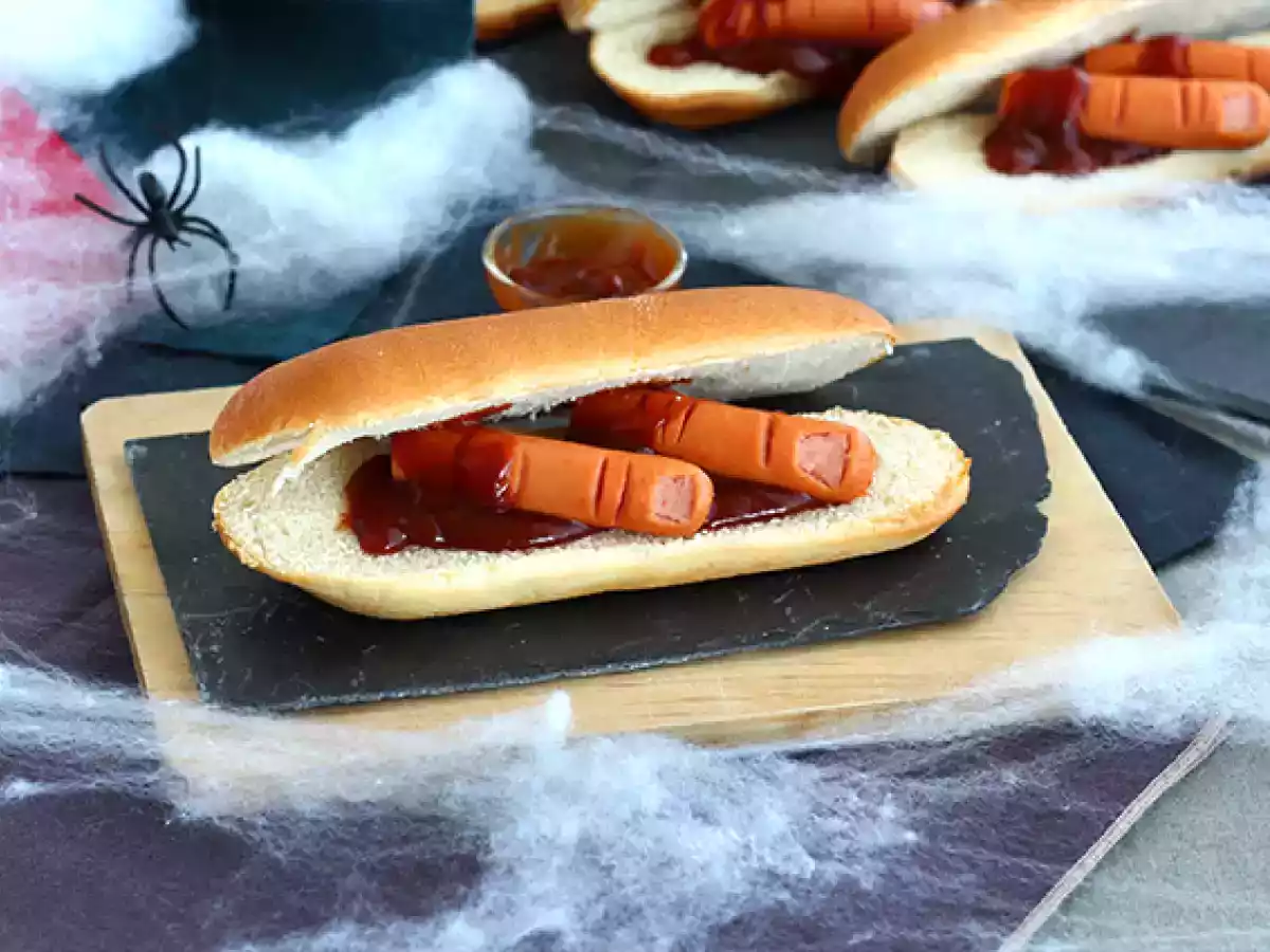 Blutige Halloween-Hotdogs