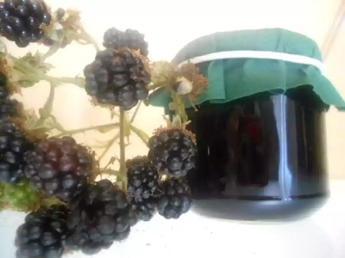 Bombeer ~ Schwarze Johannisbeer Marmelade mit Zimt, Vanille & Portwein