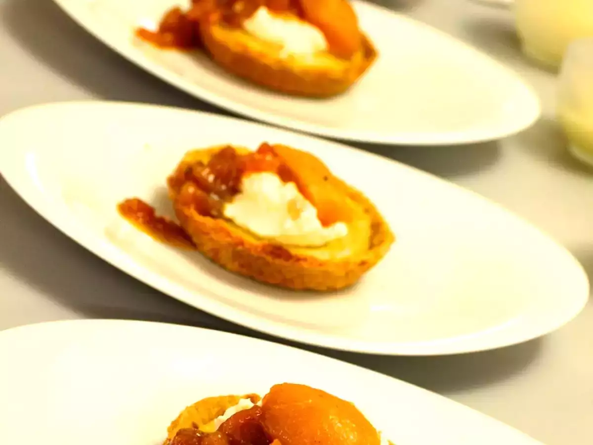 Bourbontartes mit Karamellbirnen und Birnensorbet