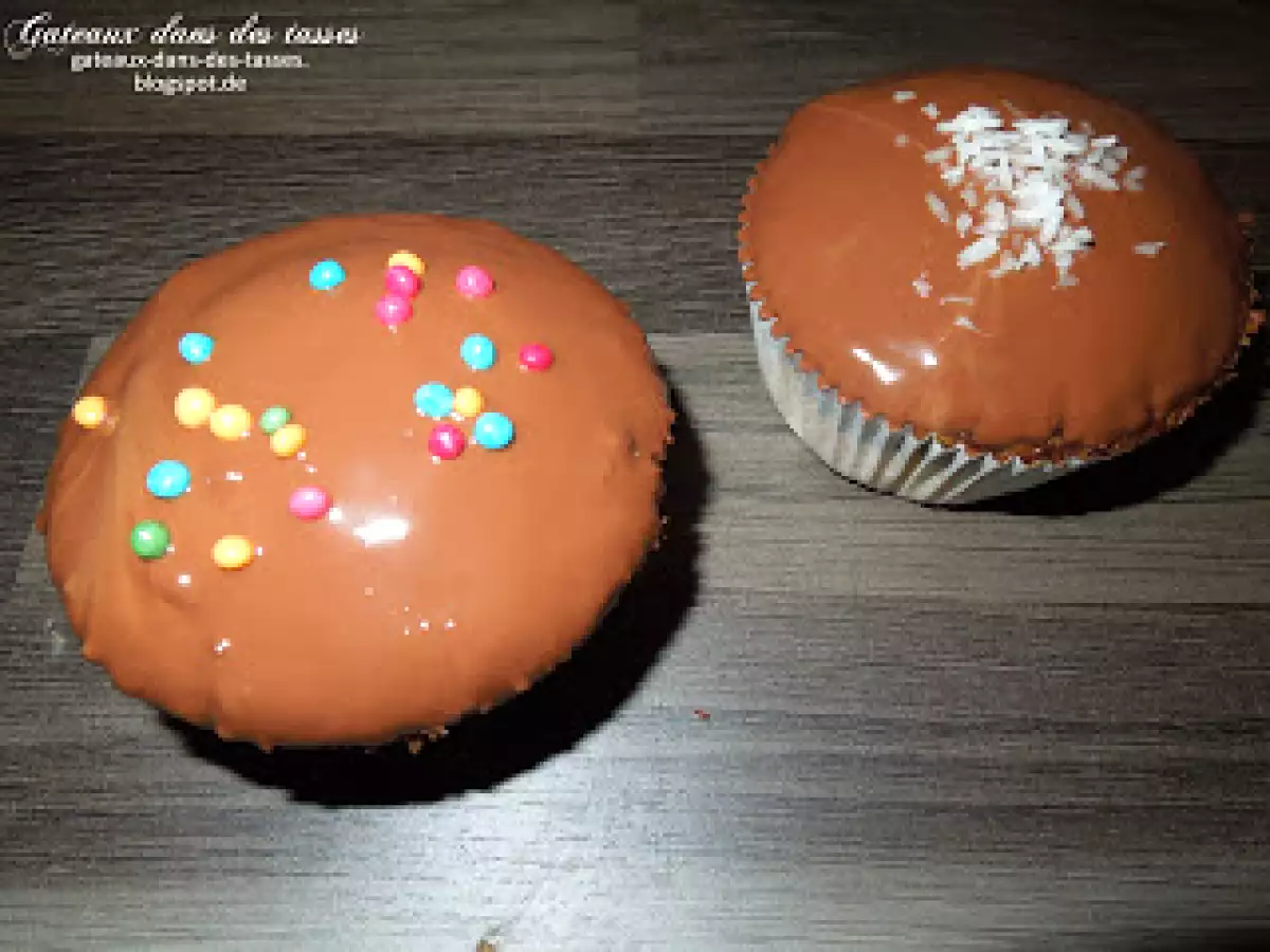 Brandteig-Cupcakes mit Schokohaube