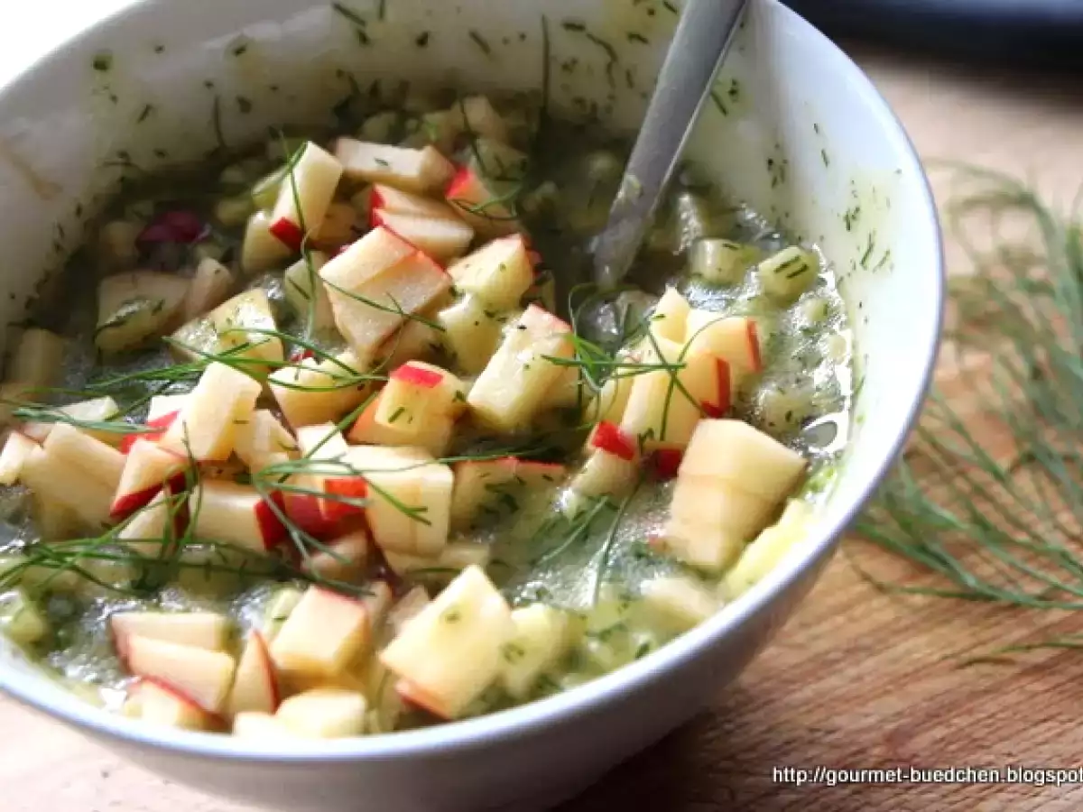 Bratkartoffelsalat, im Trio mit Nürnberger und Apfelsenf…