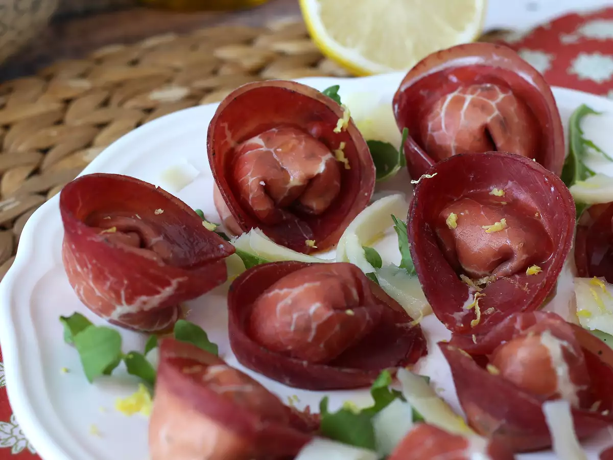 Bresaola-Tortelloni mit Rucola und Ricotta: raffiniert und in 10 Minuten fertig! - foto 3