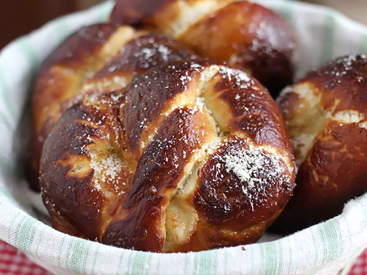 Brezeln mit Mozzarella und Rosmarin - foto 2