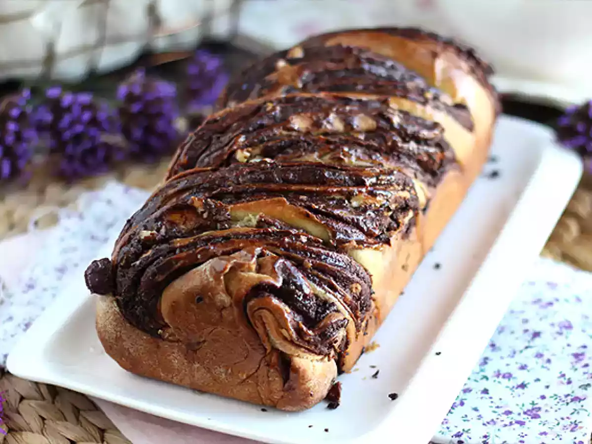 Brioche Babka mit Schokolade und Haselnüssen