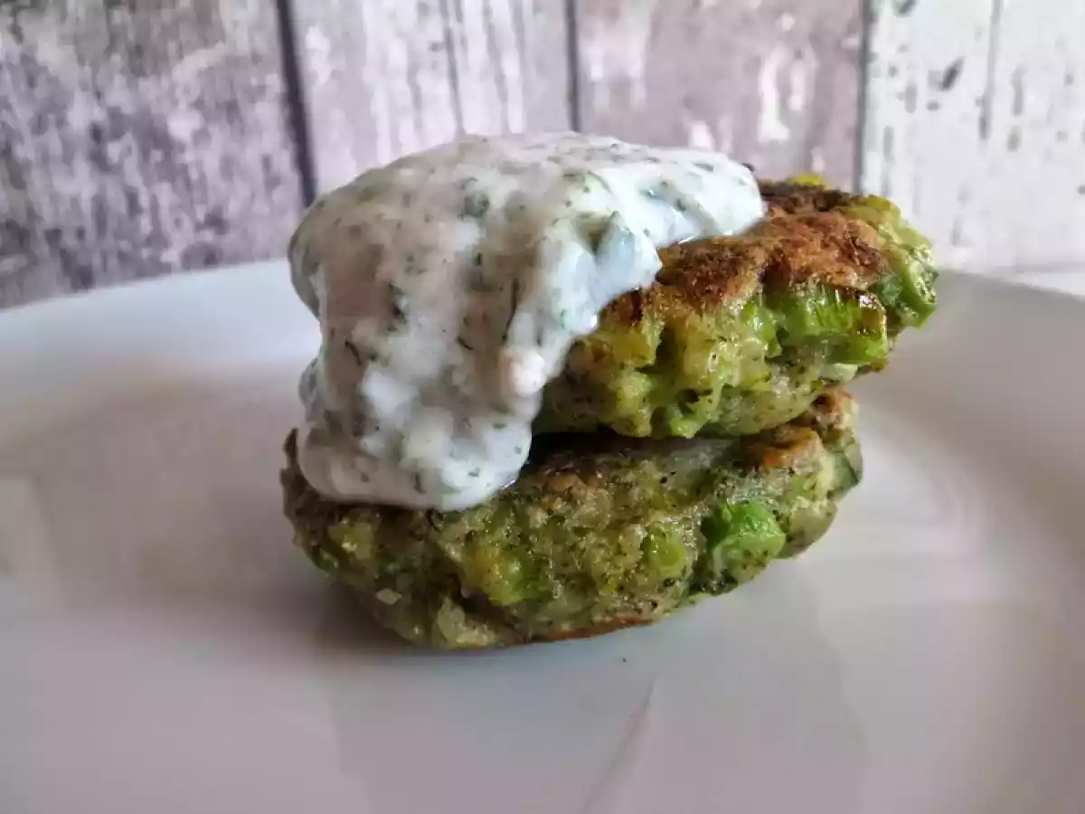 Brokkoli-Frikadellen mit Radischensalat