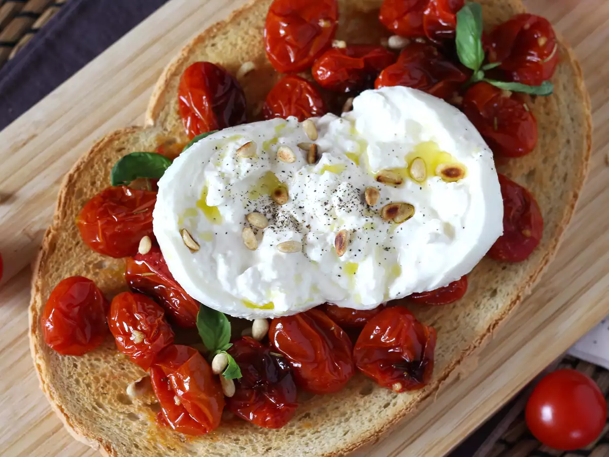 Bruschetta mit gerösteten Tomaten und Burrata - foto 4