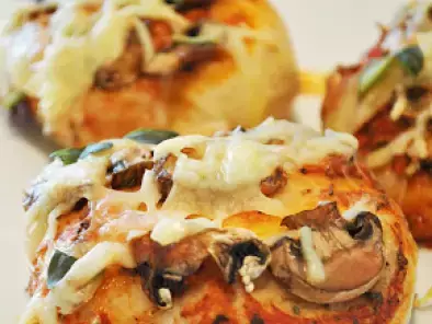 Bubble Up Pizza Buns with Mushrooms