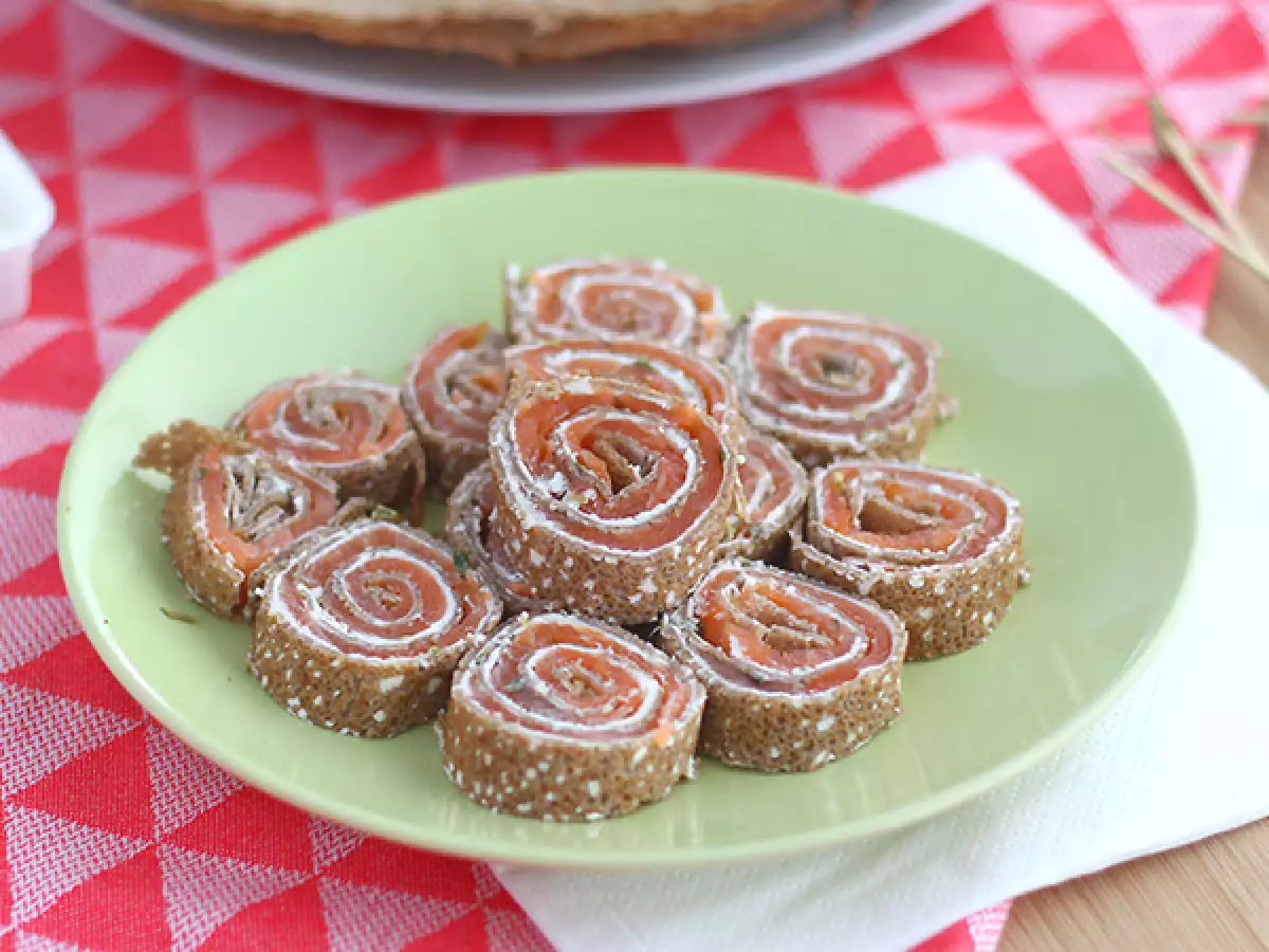 Buchweizenröllchen mit Räucherlachs