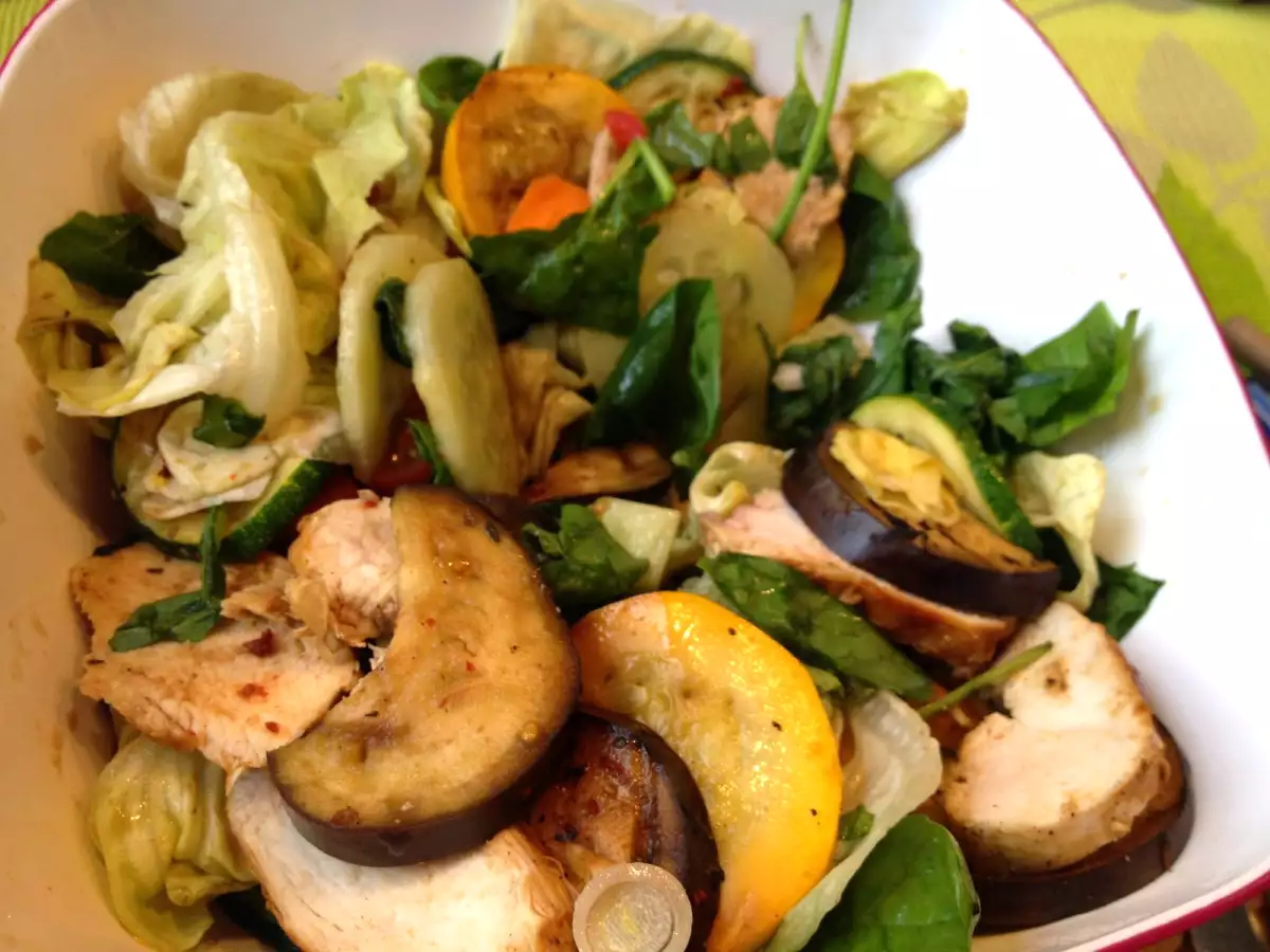 Bunter Salat mit Grillgemüse