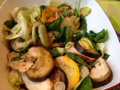 Bunter Salat mit Grillgemüse