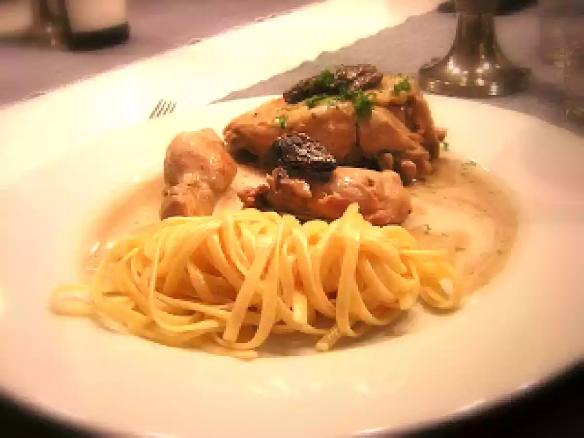 Burgunderhühnchen - Stubenkücken in Morchelrahm