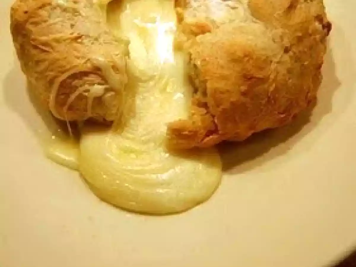 Camembert im Brotmantel