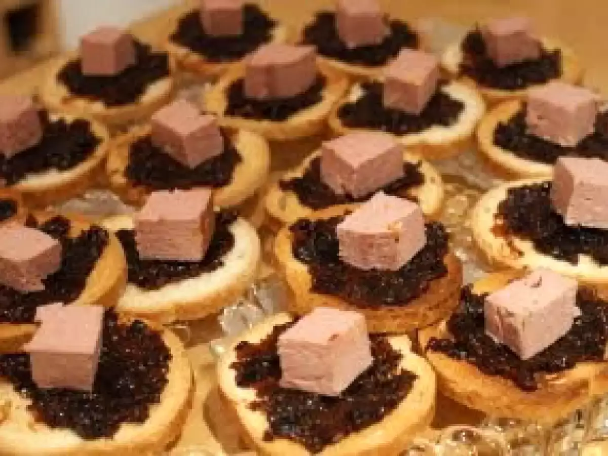 Canapés mit Entenleberpastete