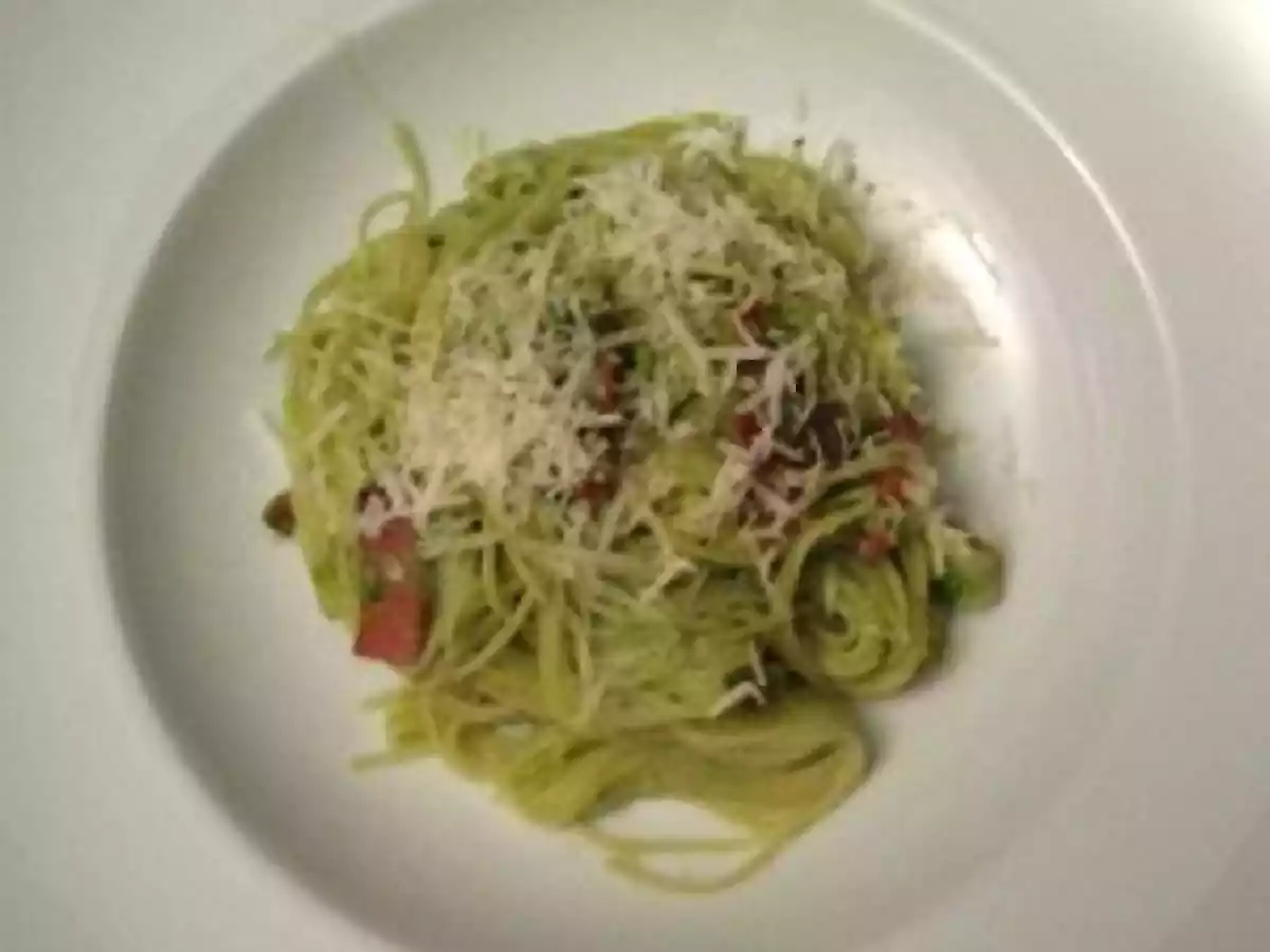 Capellini mit Avocadosauce und Speckstreifen