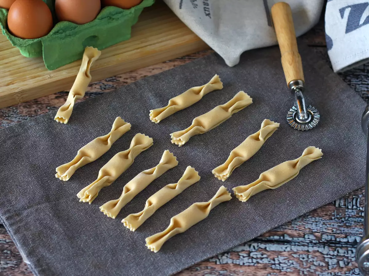 Caramelle: bonbonförmige Ravioli mit Kürbis-Ricotta-Füllung