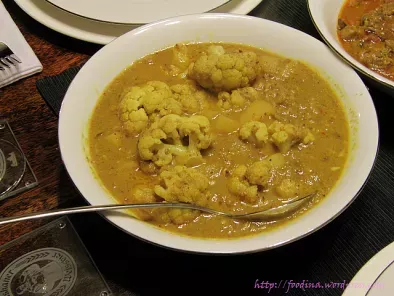 Cauliflower Gashi Blumenkohl-Kartoffel-Curry