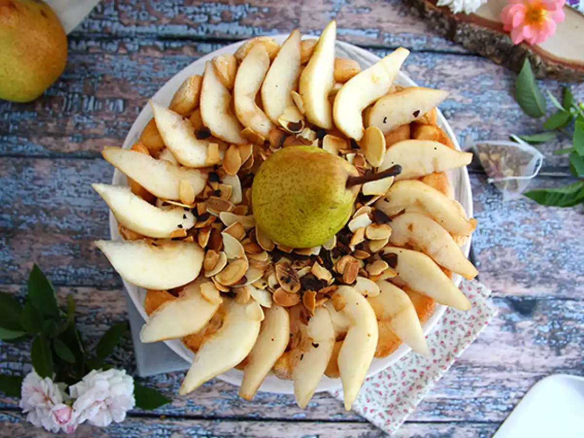 Charlotte mit Birnen und gerösteten Mandeln - foto 2