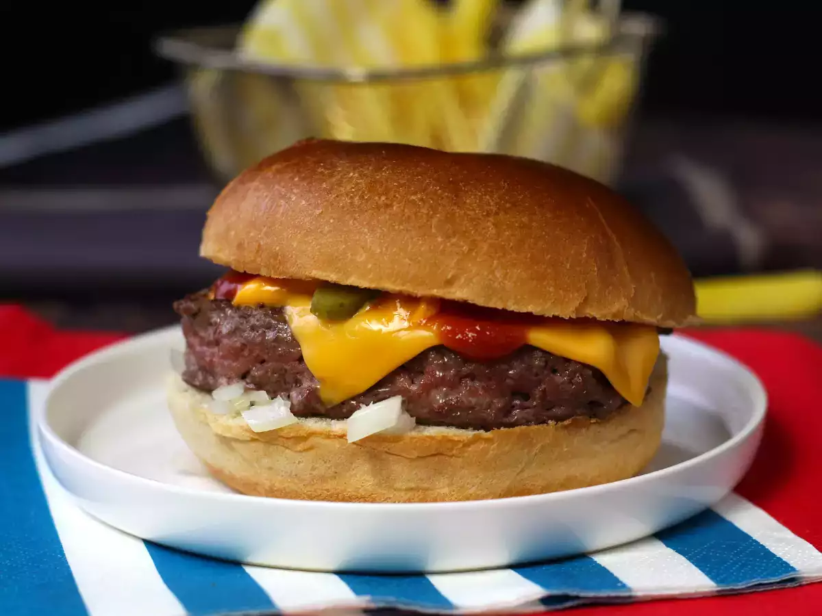 Cheeseburger, der berühmte Burger, den alle lieben! - foto 6