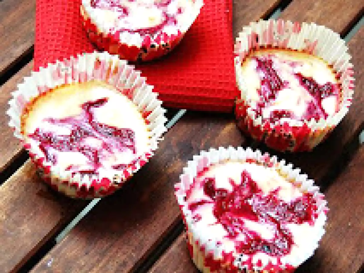 Cheesecake Swirl Muffins