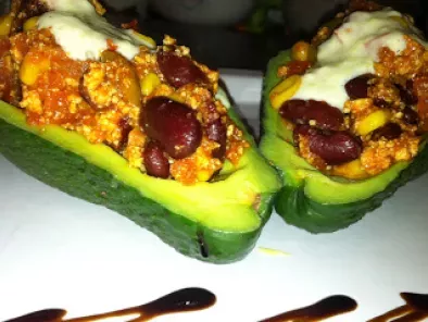 Chili sin Carne mit Avocado Topping
