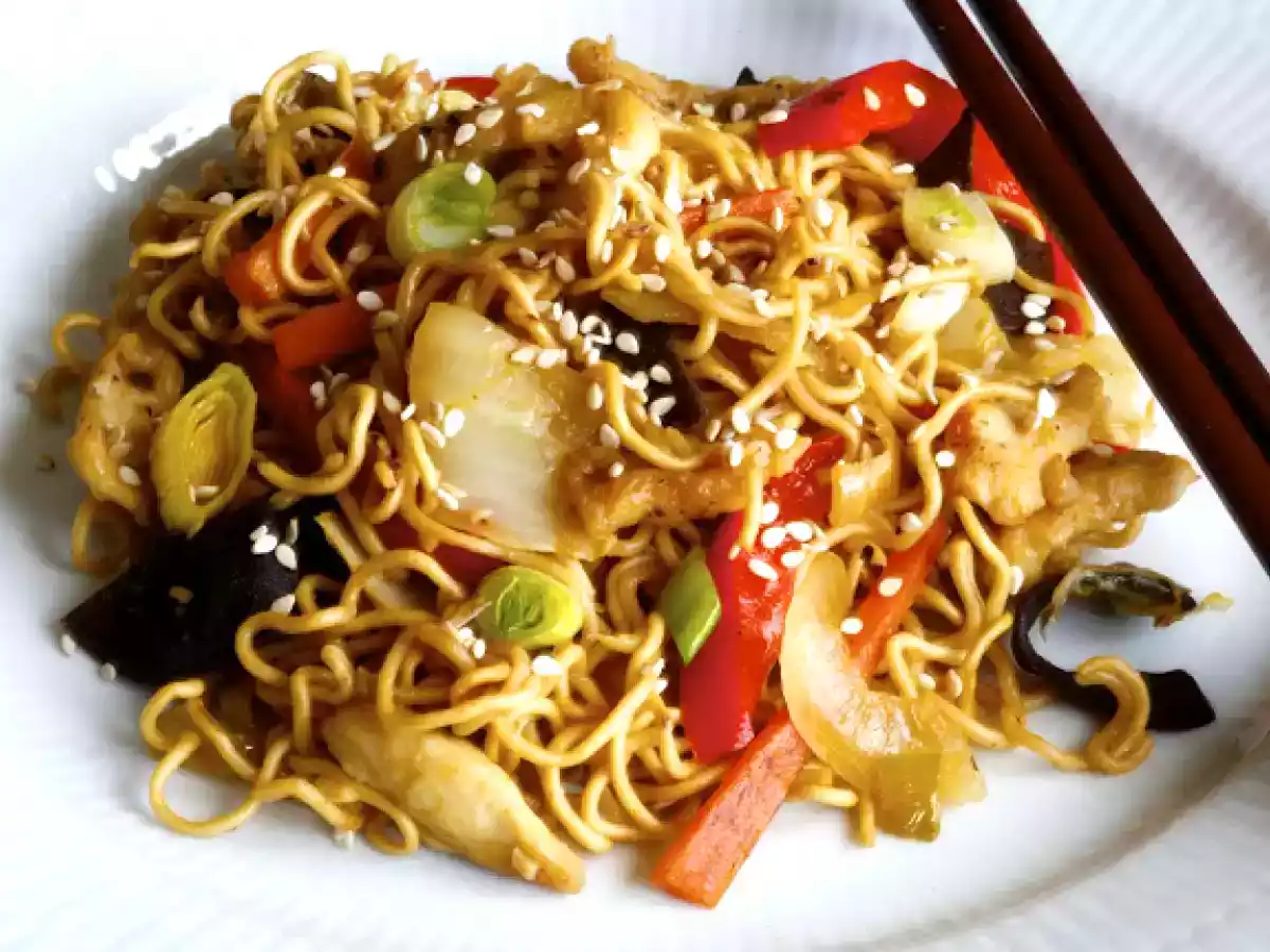 Chinese stir-fried noodles