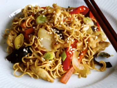 Chinese stir-fried noodles