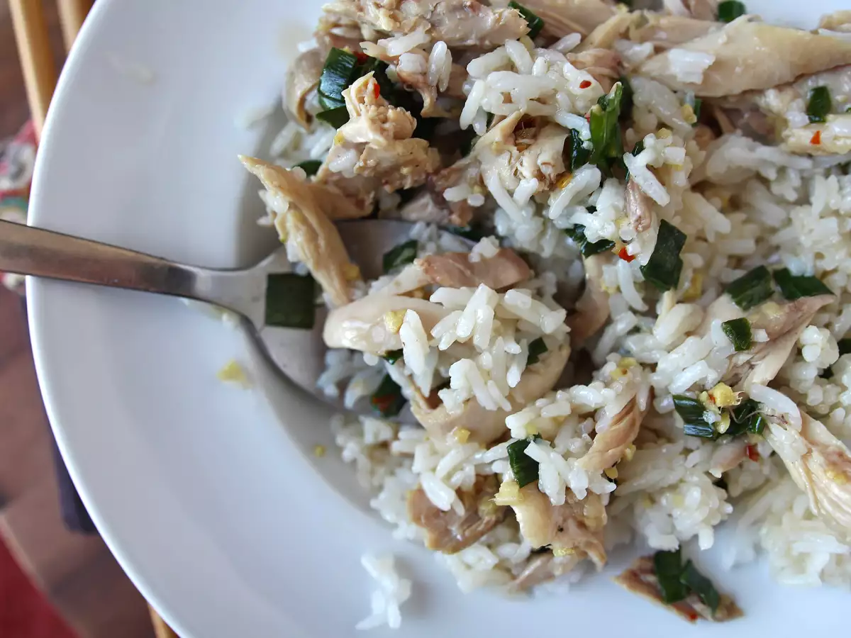 Chinesisches, gedämpftes Hähnchen mit Ingwer – unglaublich zart und aromatisch - foto 2