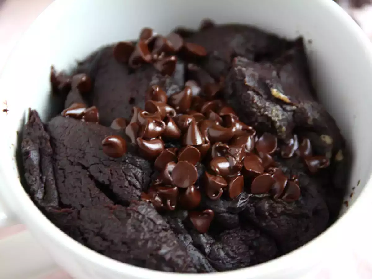 Chokoladen-Erdnussbutter-Tassenkuchen in der Mikrowelle in 1 Min. - foto 7