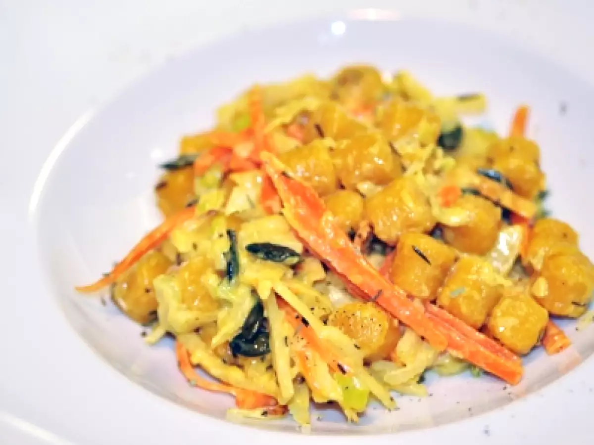 Citrouille gnocchi avec des légumes racines, 