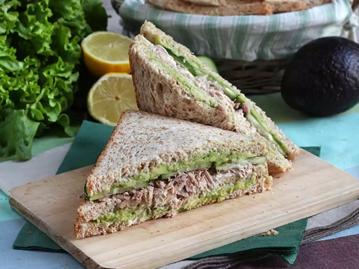Club-Sandwich mit Thunfisch und Avocado - foto 3