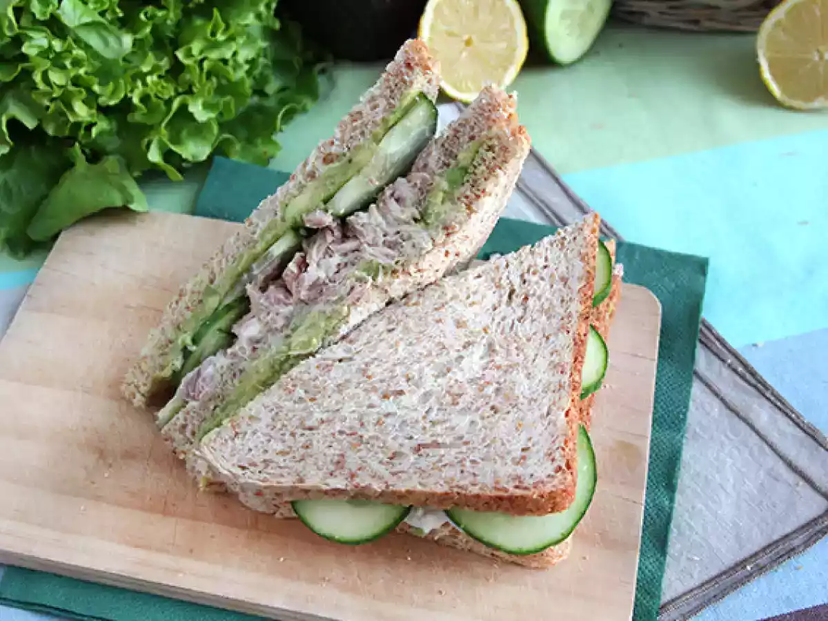 Club-Sandwich mit Thunfisch und Avocado - foto 4